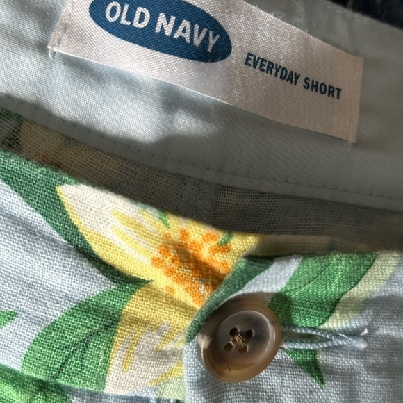 OLD NAVY LINEN SHORTS - Picture 3 of 4